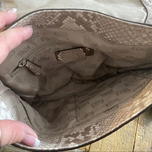 Michael Kors Embossed Python Crossbody & Wallet - Picture 6 of 13